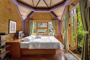 Habitación doble de diseñador | Decoración personalizada y wifi gratis
