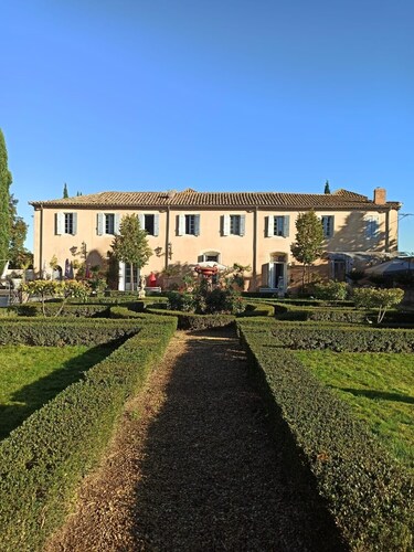 Château provençal and swimming pool- 11 pers