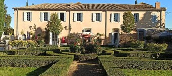 Château provençal and swimming pool- 11 pers