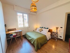 4 bedrooms, travel cot, free WiFi, bed sheets