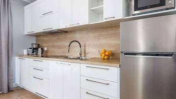 Fridge, microwave, stovetop, coffee/tea maker