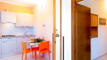 Bungalow, coin cuisine | 1 chambre, draps fournis