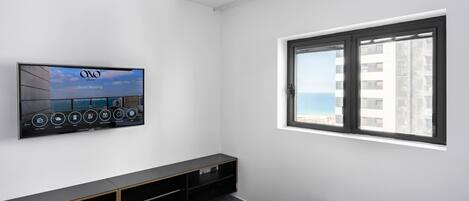 4 slaapkamers, een bureau, een strijkplank/strijkijzer, wifi