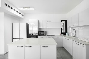 Refrigerador, microondas, parrilla de estufa y lavavajillas 