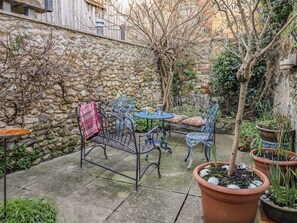 Cottage | Outdoor dining - Naunton Cottage (Lyme Regis)