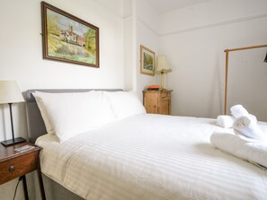 Cottage | 2 bedrooms, individually decorated, individually furnished, free WiFi - Naunton Cottage (Lyme Regis)