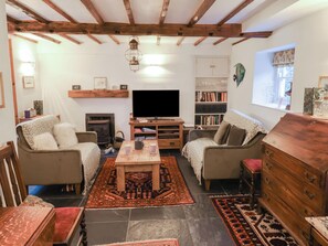 Cottage | Living area - Naunton Cottage (Lyme Regis)
