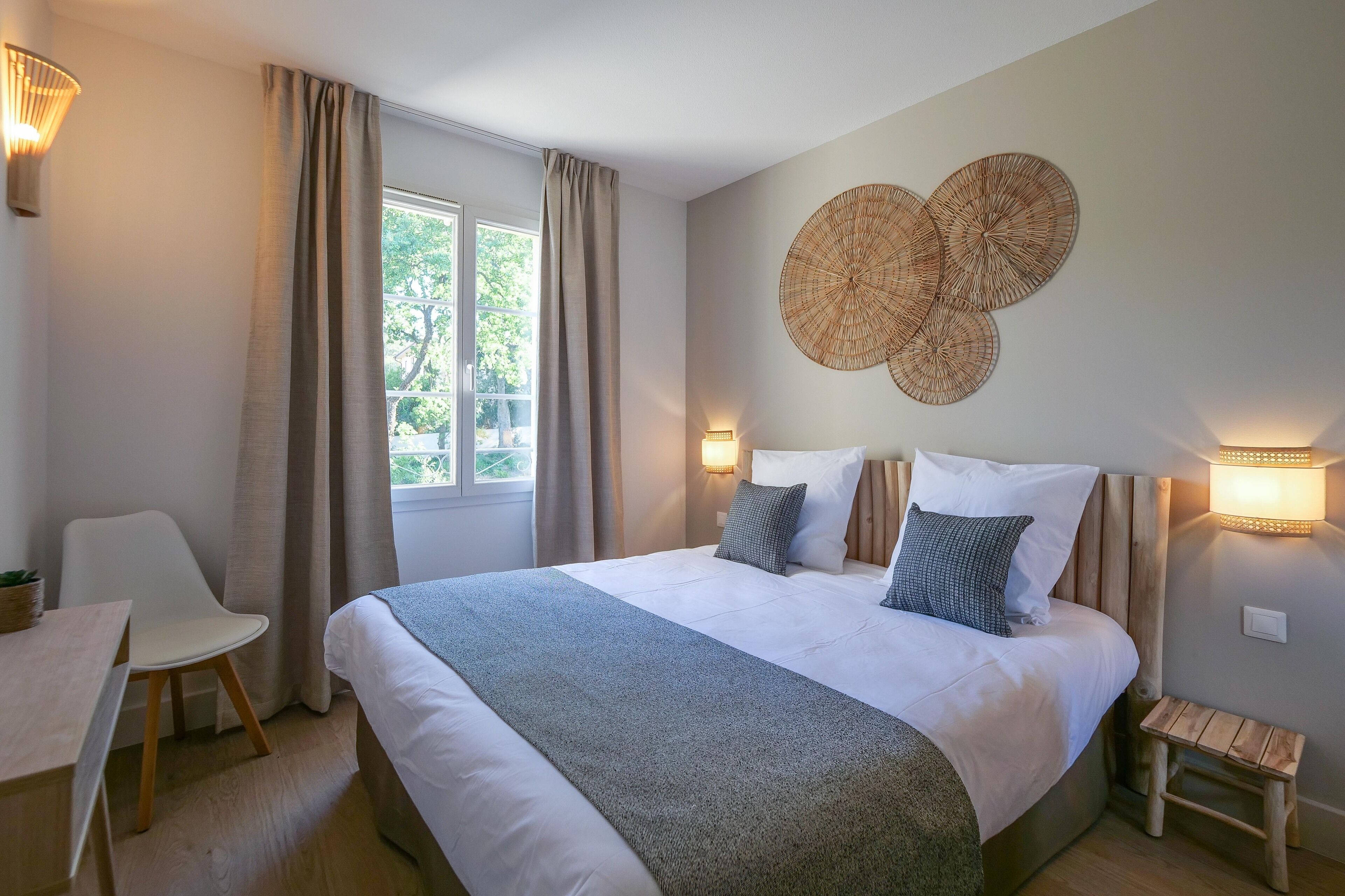 2 soveværelser, pengeskab på værelset, strygejern/strygebræt