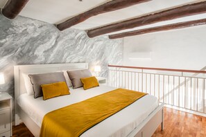 1 bedroom, in-room safe, desk, iron/ironing board - ENJOY NAPLES - Deluxe Studio Apartment (Napoli)