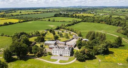 Rockfield Courtyard Apartment - Period Estate, Boyne Valley