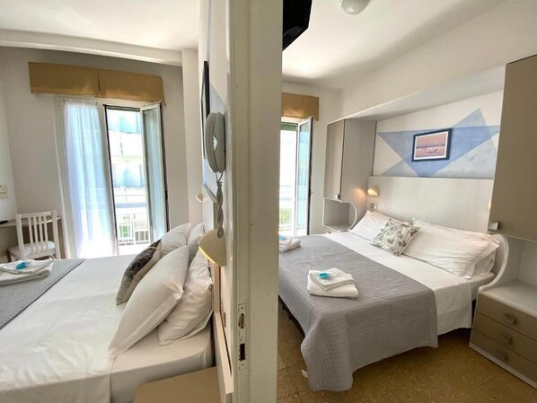 Bureau, espace de travail pour ordinateur portable, Wi-Fi gratuit