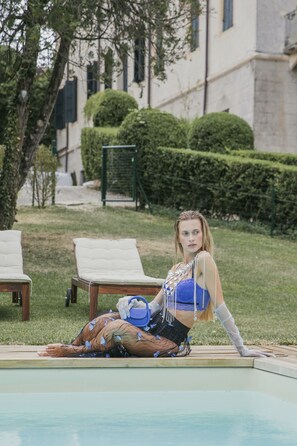 Seasonal outdoor pool, pool loungers - Ludwig House (San Pietro in Cariano)