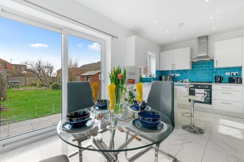 Harrow House 3 Bedrooms 2 Bathrooms