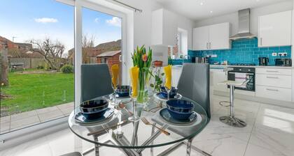 Harrow House 3 Bedrooms 2 Bathrooms