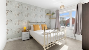 Unclassified image, 2 of 30, button - Harrow House 3 Bedrooms 2 Bathrooms (Harrow)