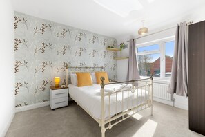 House, 3 Bedrooms | 3 bedrooms, bed sheets - Harrow House 3 Bedrooms 2 Bathrooms (Harrow)