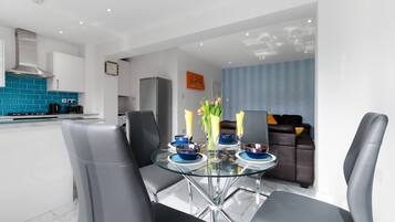 House, 3 Bedrooms | Private kitchenette | Microwave, oven, toaster