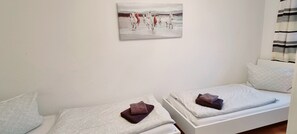 2 bedrooms, travel cot, WiFi