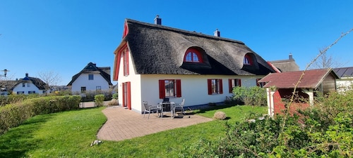 Umzäuntes Doppelhaus mit Meerblick