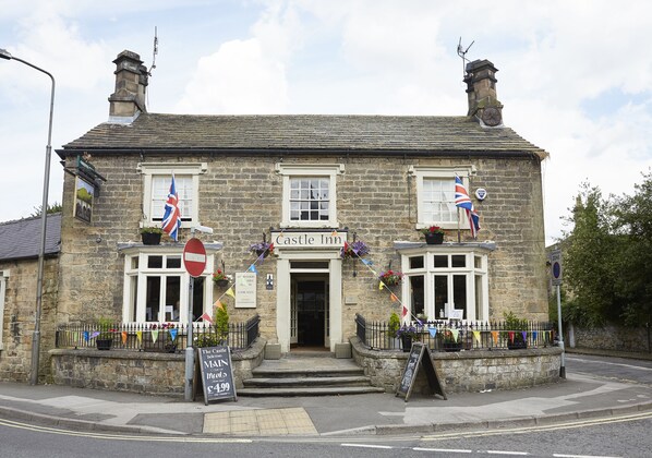 Front of property - Castle Inn By Greene King Inns (Bakewell)