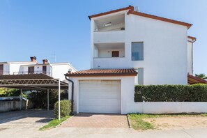 Exterior - 4 persons, air-conditioned, sea view, family-friendly, quiet location (Poreč)