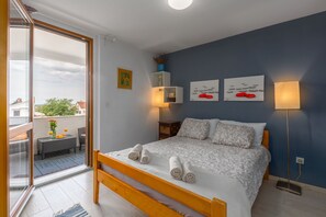 2 bedrooms, free WiFi, bed sheets - 4 persons, air-conditioned, sea view, family-friendly, quiet location (Poreč)