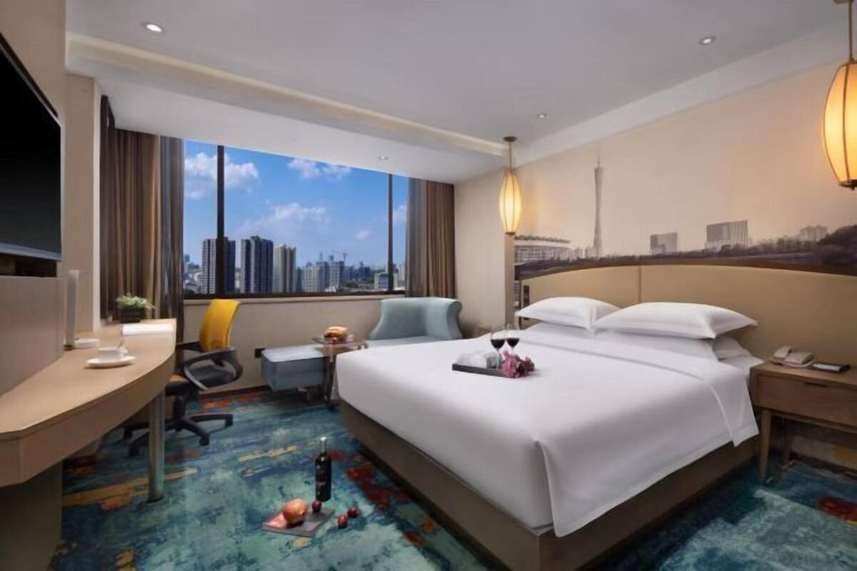 1 bedroom, premium bedding, down comforters, Select Comfort beds