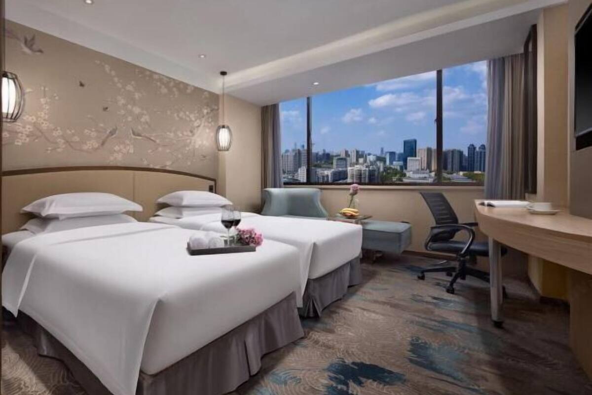 1 bedroom, premium bedding, down comforters, Select Comfort beds