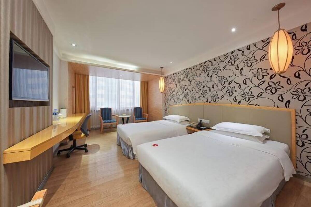 1 bedroom, premium bedding, down comforters, Select Comfort beds