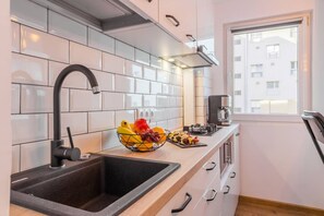 Coffee/tea maker, fridge, microwave, stovetop - Timpuri Noi Flat with Netflix & Balcony | Close to Metro, Park & Amenities | (București)