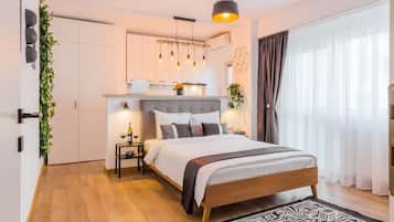 1 bedroom, desk, iron/ironing board, WiFi