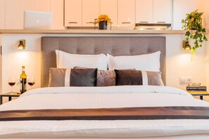 1 habitación, escritorio, tabla de planchar con plancha y wifi 