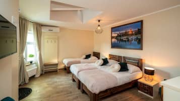 Standard-Dreibettzimmer | Bügeleisen/Bügelbrett, kostenloses WLAN, Bettwäsche