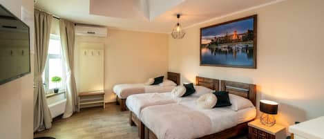 Fer et planche à repasser, Wi-Fi gratuit, draps fournis