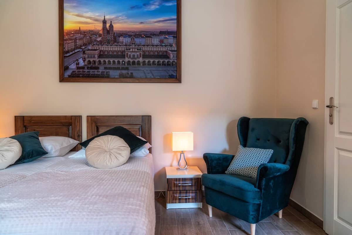 Iron/ironing board, WiFi (free), bed sheets