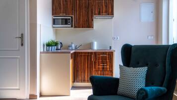 Standard Triple Room | Private kitchen | Fridge, microwave, stovetop, coffee/tea maker