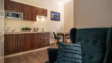 Standard Double Room | Private kitchen | Fridge, microwave, stovetop, coffee/tea maker
