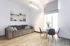 1 bedroom, iron/ironing board, free WiFi - Old Town near Main Railway Station (Kraków)