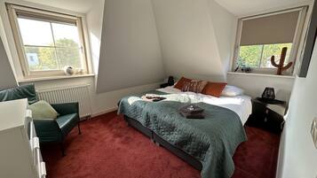 4 habitaciones, tabla de planchar con plancha, cuna de viaje y wifi