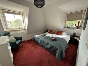 4 habitaciones, tabla de planchar con plancha, cuna de viaje y wifi