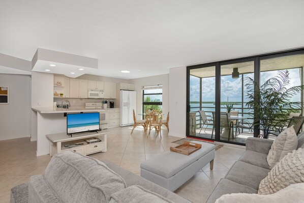 Smart TV - Marco Island Views - 4th floor - Sunrises overlooking Marco River/Jolley Bridge (Marco Island)