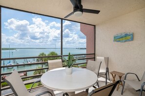 Outdoor dining - Marco Island Views - 4th floor - Sunrises overlooking Marco River/Jolley Bridge (Marco Island)