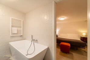 2 slaapkamers, een strijkplank/strijkijzer, gratis wifi, beddengoed