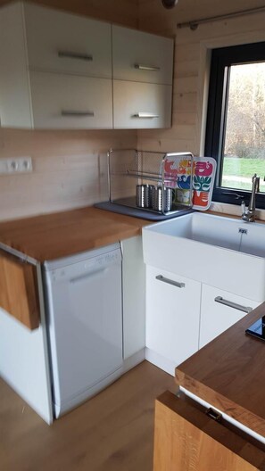 Fridge, microwave, oven, dishwasher - 🦌 Cabane du Cerf (Le Controis-en-Sologne)