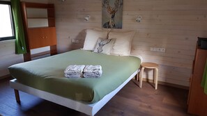 4 bedrooms, iron/ironing board, travel crib, free WiFi