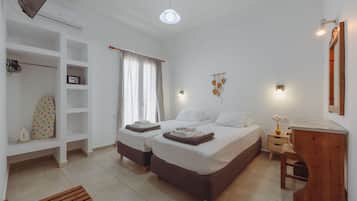 Camera Basic con letto matrimoniale o 2 letti singoli | Una scrivania, insonorizzazione, ferro/asse da stiro, Wi-Fi gratuito