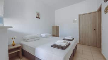 Appartamento Basic | Una scrivania, insonorizzazione, ferro/asse da stiro, Wi-Fi gratuito