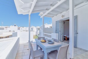 Basic Apartment | Desk, soundproofing, iron/ironing board, free WiFi - Pavlos Place (Antiparos)
