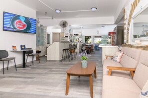 Reception - Pavlos Place (Antiparos)