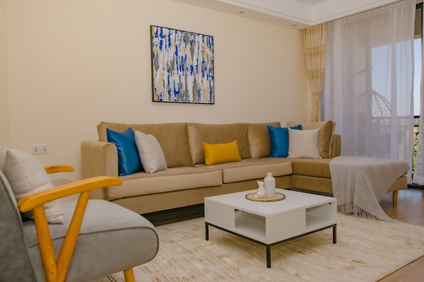 Appartement exécutif | Aire de séjour | Téléviseur à écran plat de 42 po avec télévision numérique, téléviseur